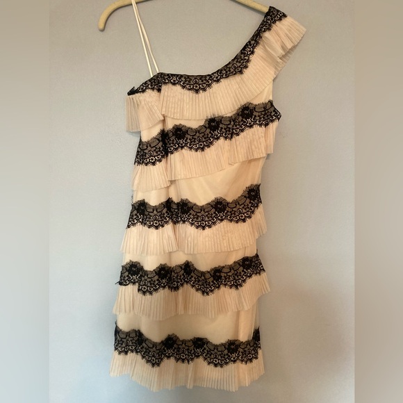 Max & Cleo Dresses & Skirts - Max & Cleo One Shoulder Pleated Dress with Lace sz 6